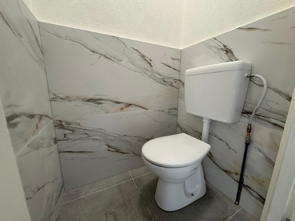 7. Gedeelde toilet.jpg